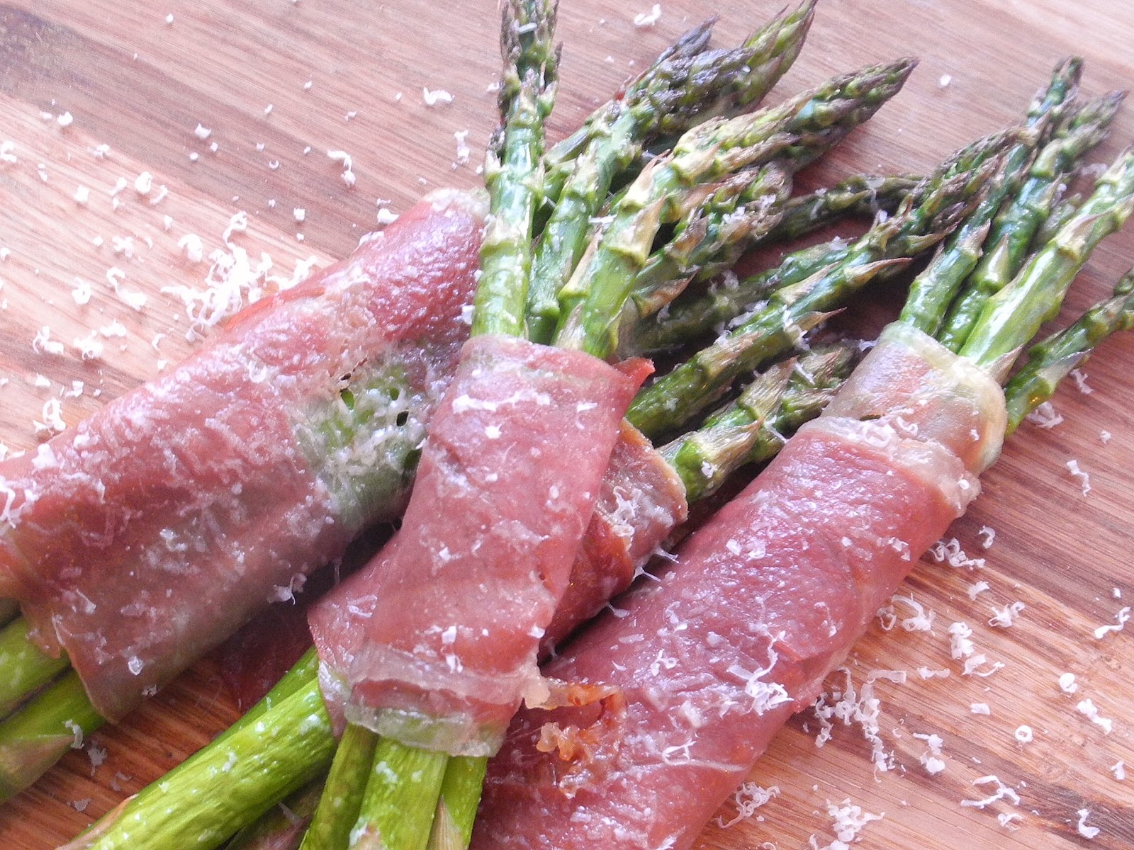 Delish Dish Cooks Prosciutto Wrapped Asparagus Bundles