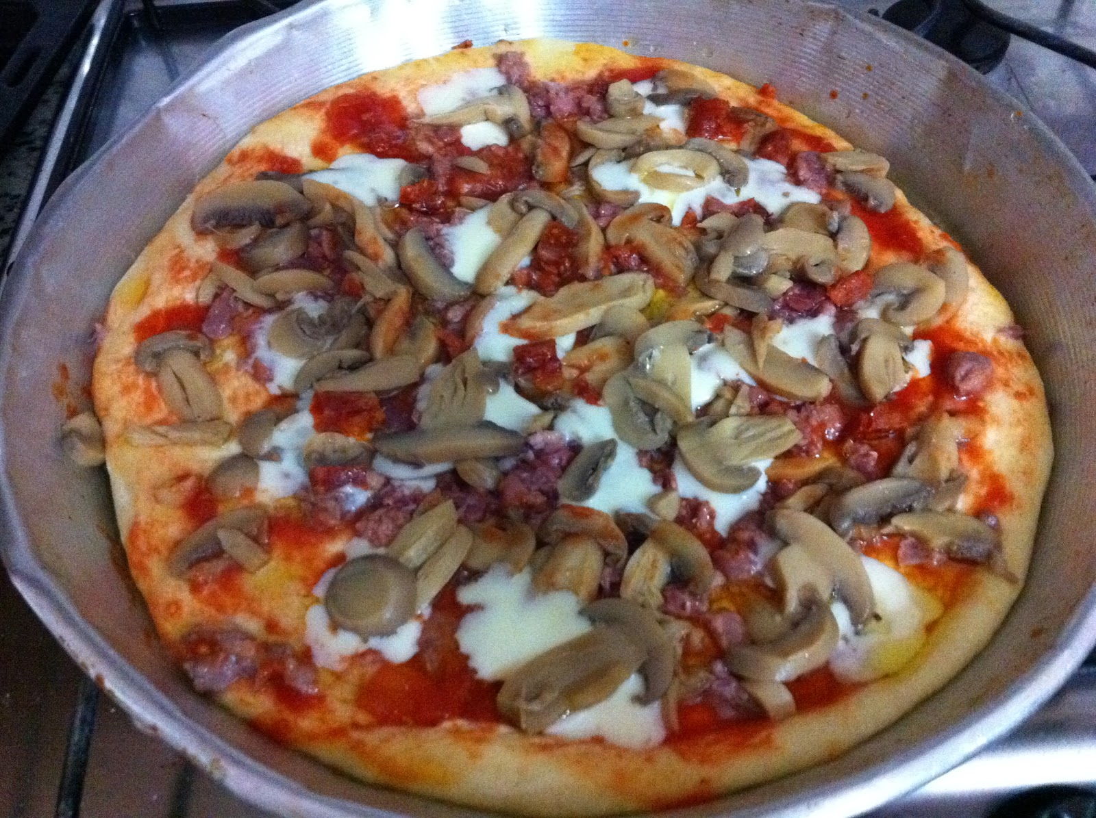 Le mani fatate S Pizza con funghi e salsiccia