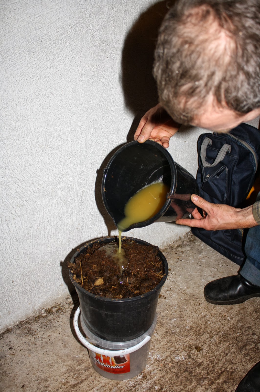 Mulesaw The horse dung (and urine) experiment, part 2.