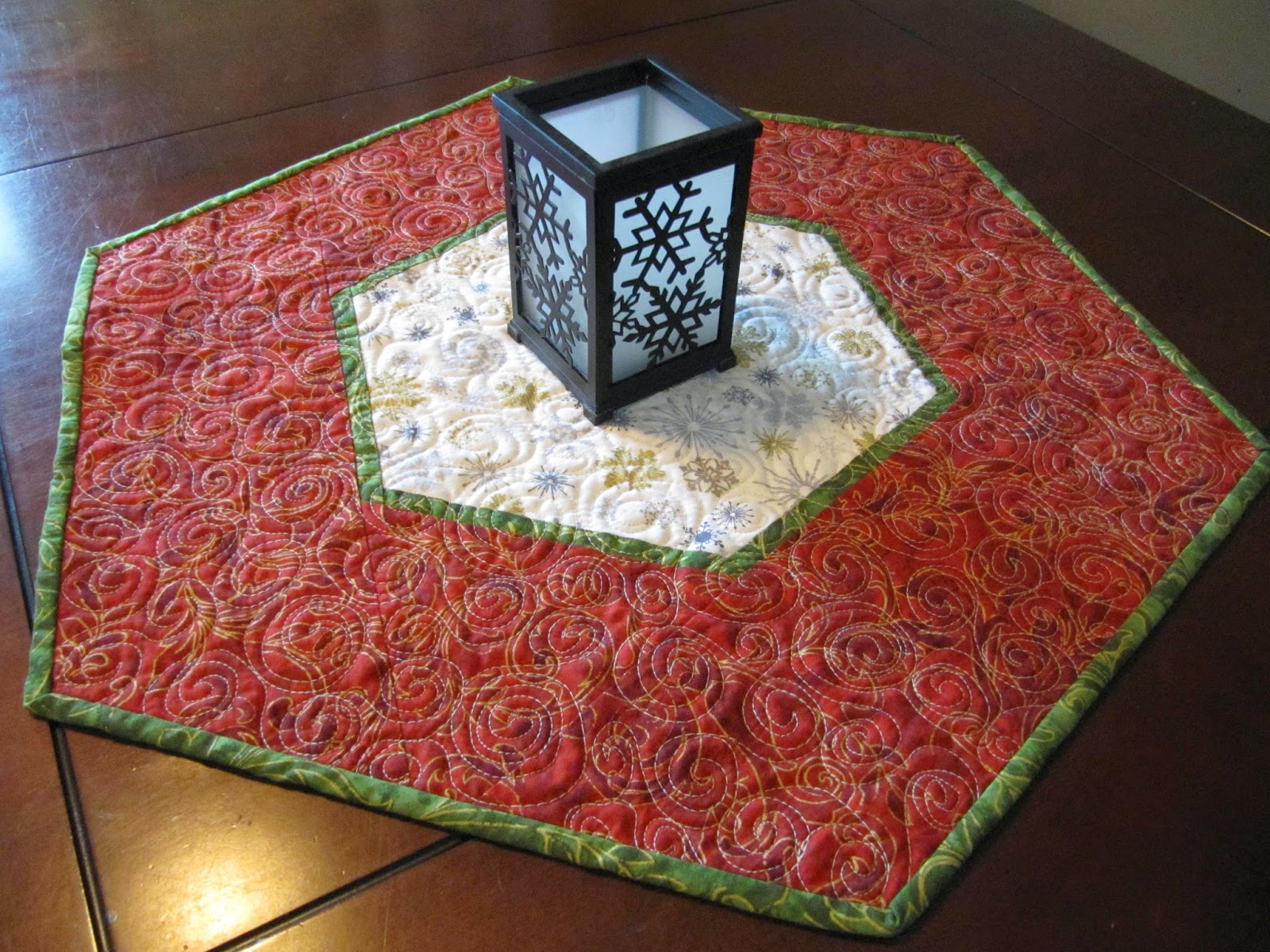 Hexagon table topper tutorial and giveaway... Our Busy Little Bunch