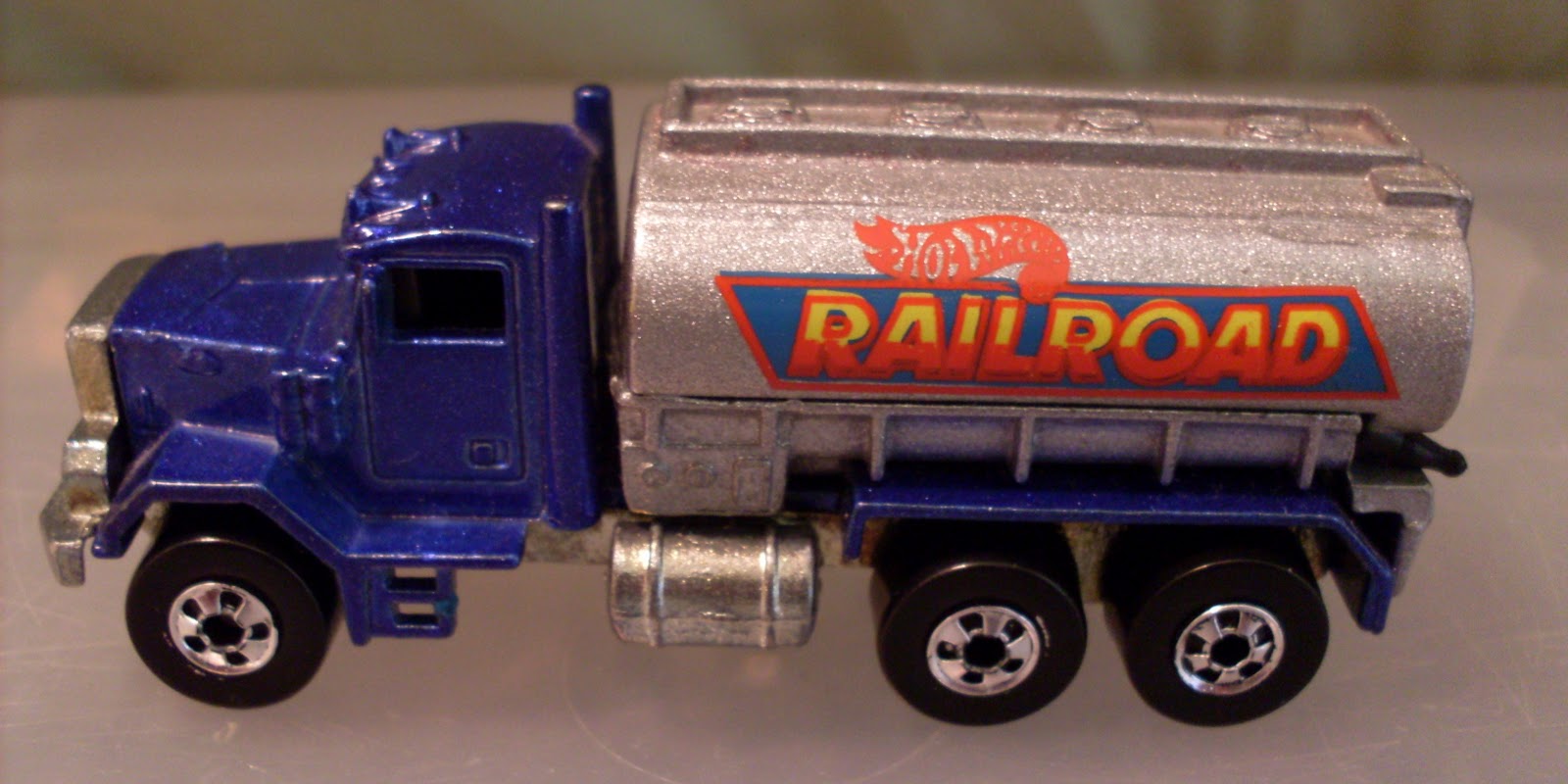 EAST TEXAS DIECAST SHACK HOT WHEELS PETERBUILT TANKER TRUCKS