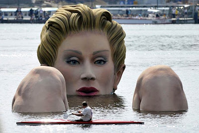 Sculpture Of Giant Woman Presented In Hamburg