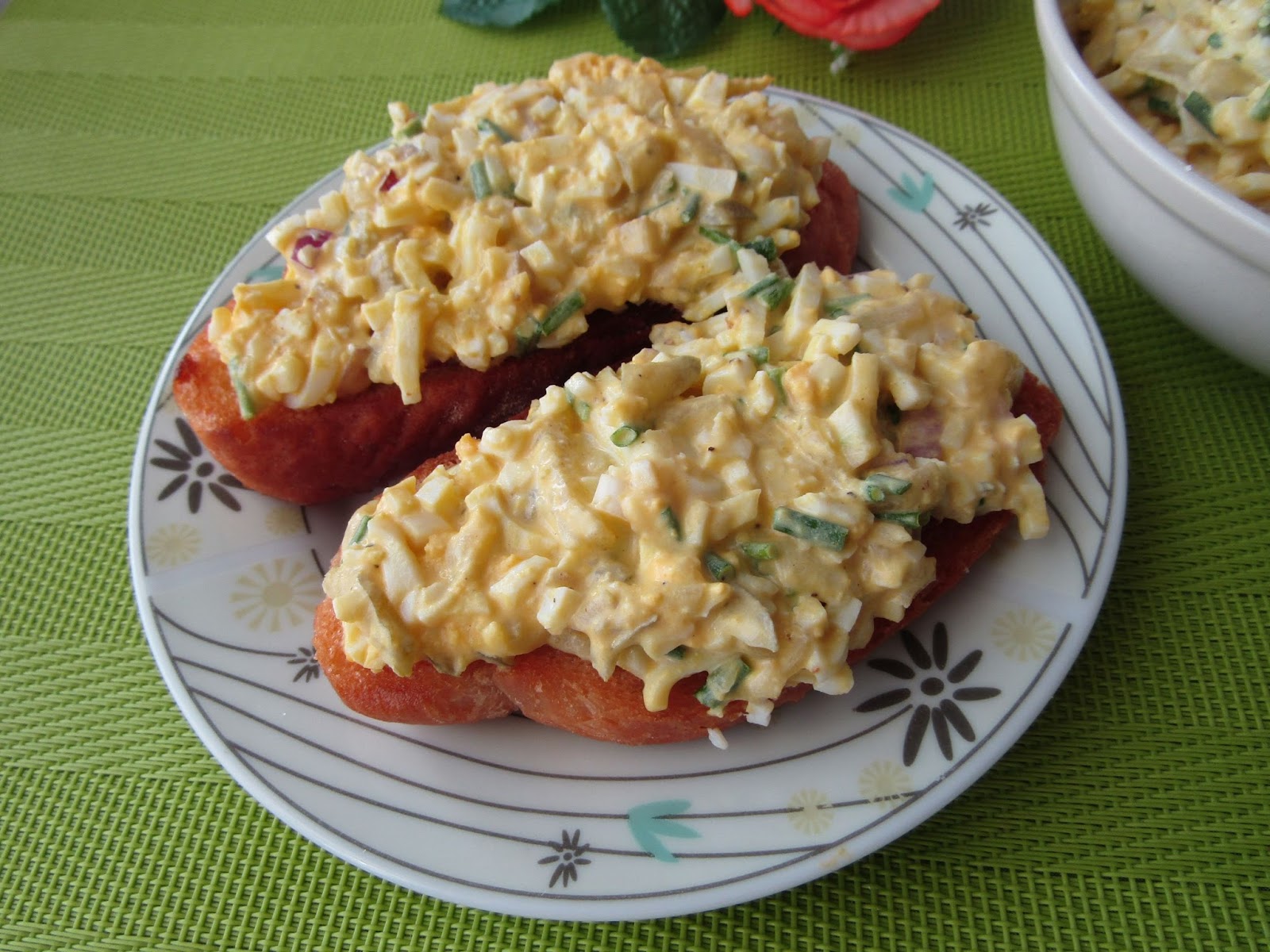 Tradycyjna kuchnia Kasi Chrzanowa pasta jajeczna z ogórkiem kiszonym