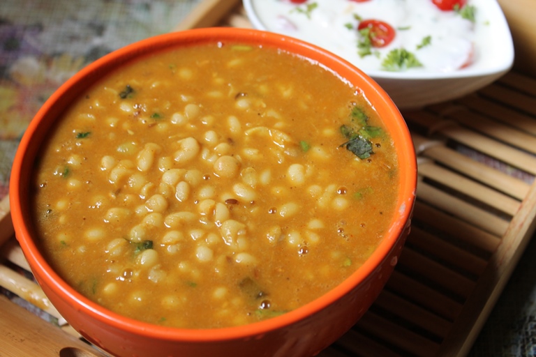YUMMY TUMMY Easy Soya Bean Curry Recipe / Soybean Curry Recipe
