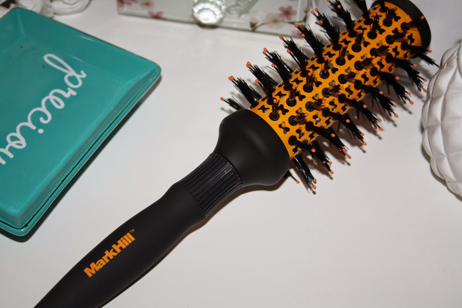 REVIEW MARK HILL BIG BLOW OUT LARGE ROUND BRUSH PRETTY YOUNG THING