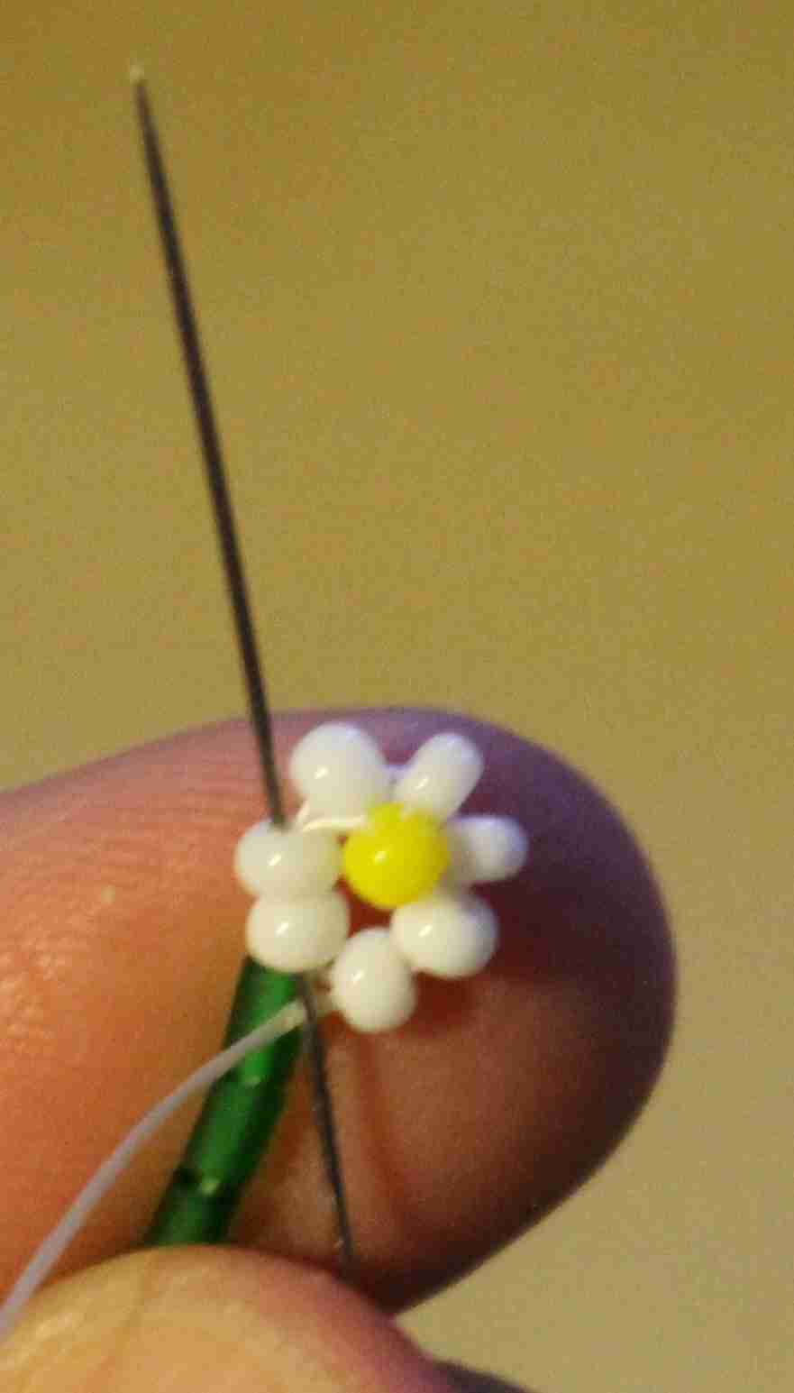 stitch Daisy chain necklaces a tutorial