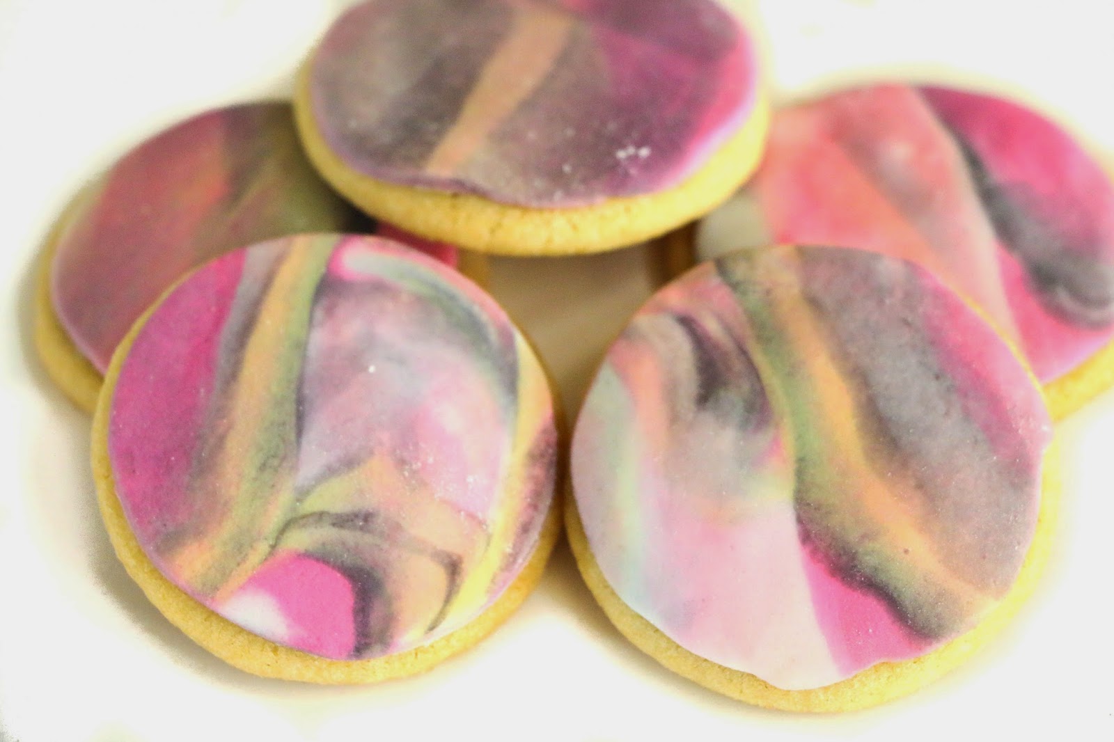 A Kailo Chic Life Marbled Fondant Sugar Cookies