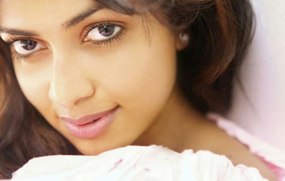COOGLED: ACTRESS AMALA PAUL AND DIRECTOR A L VIJAY HONEYMOON PICTURES