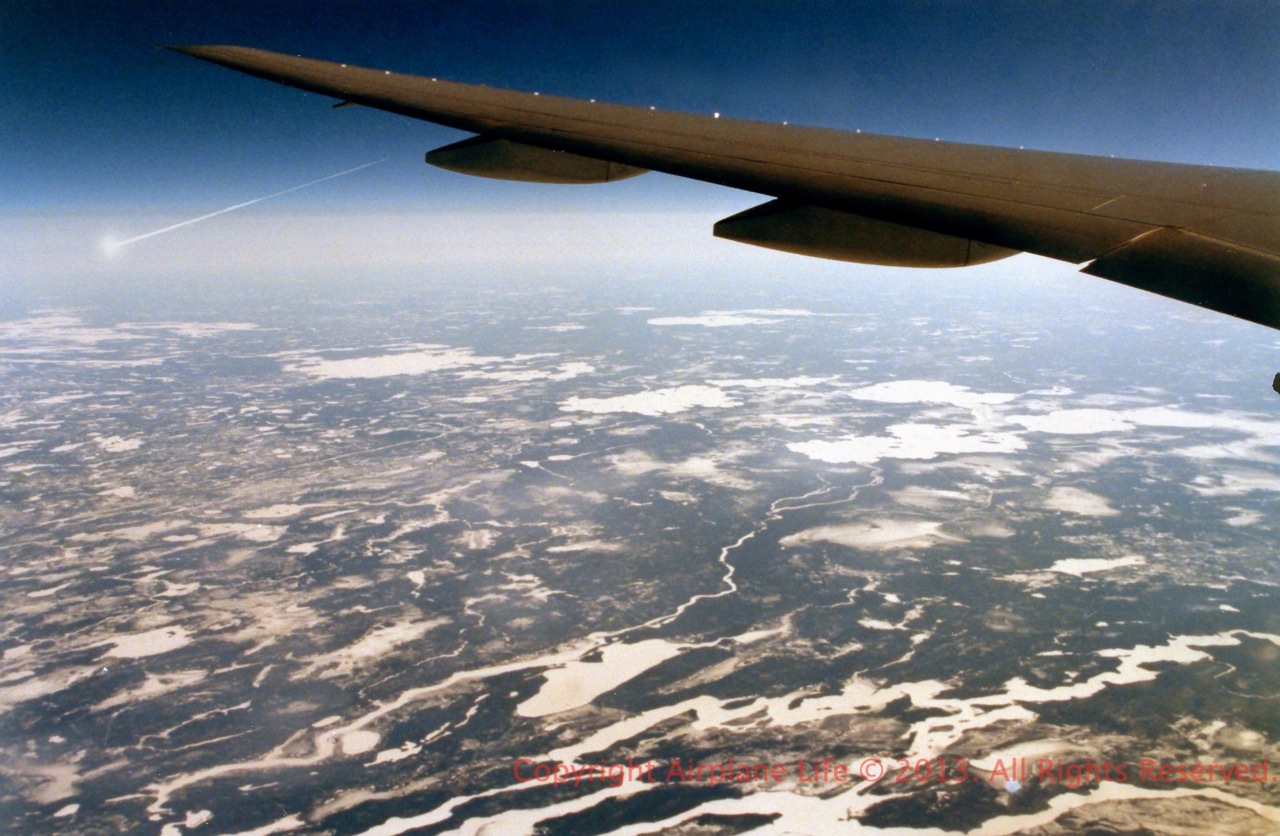 Airplane Life: Russia Chelyabinsk Meteor Photographed From Airplane1280 x 836