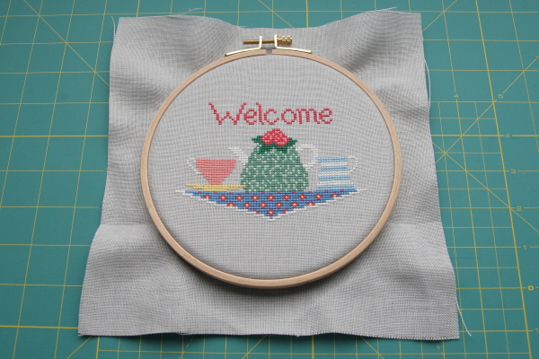 Embroidery Hoop Framing Tutorial by homestitchness