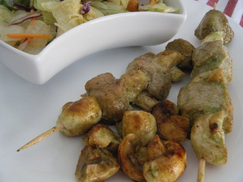 Tomillo, laurel y otras cosas de comer.: BROCHETAS DE SOLOMILLO Y