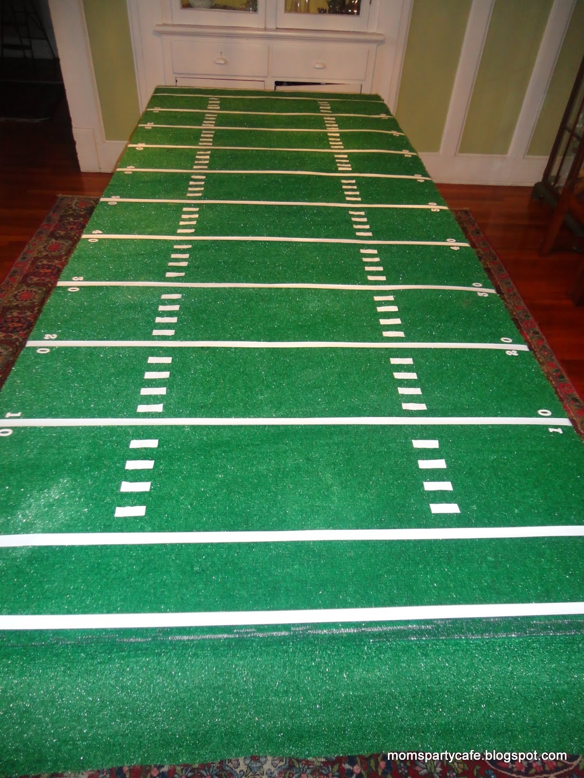 Moms' Party Café Football Field Table Cover