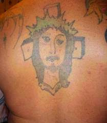 tatuaje de jesus entoda la espalda muy muy malo