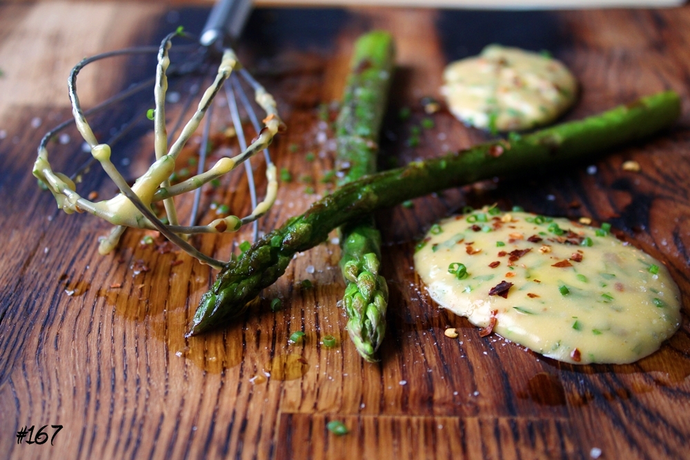 Delicious Tapas Asparagus with chili Bearnaise 167