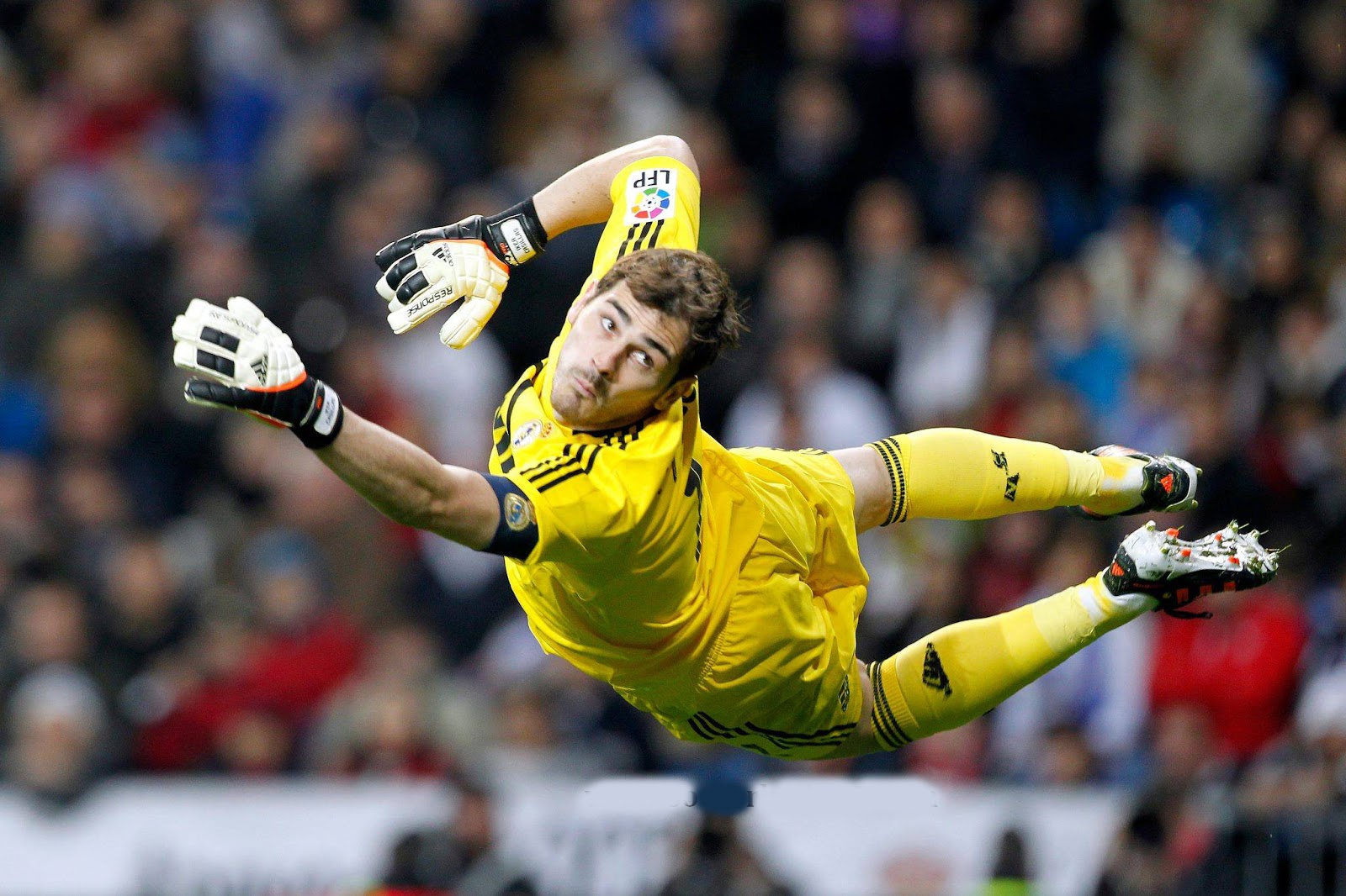 Iker Casillas Người Hùng Của Những Trận Cuối - Huyền Thoại Bóng Đá Tây Ban Nha Iker Casillas Người Hùng Của Những Trận Cuối - Huyền Thoại Bóng Đá Tây Ban Nha