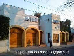 Arquitectura de Casas: Fachadas de casas modernas con estilos clásicos.