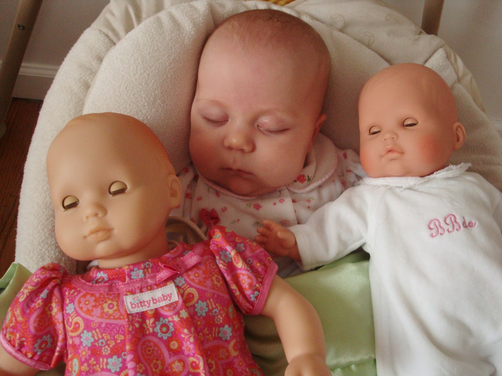 mamazakka: Toy Review: American Girl dolls vs. Corolle dolls