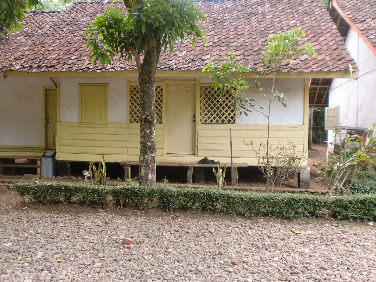mamahtira Perjalanan ke GarutKompleks Rumah Adat Kampung Pulo