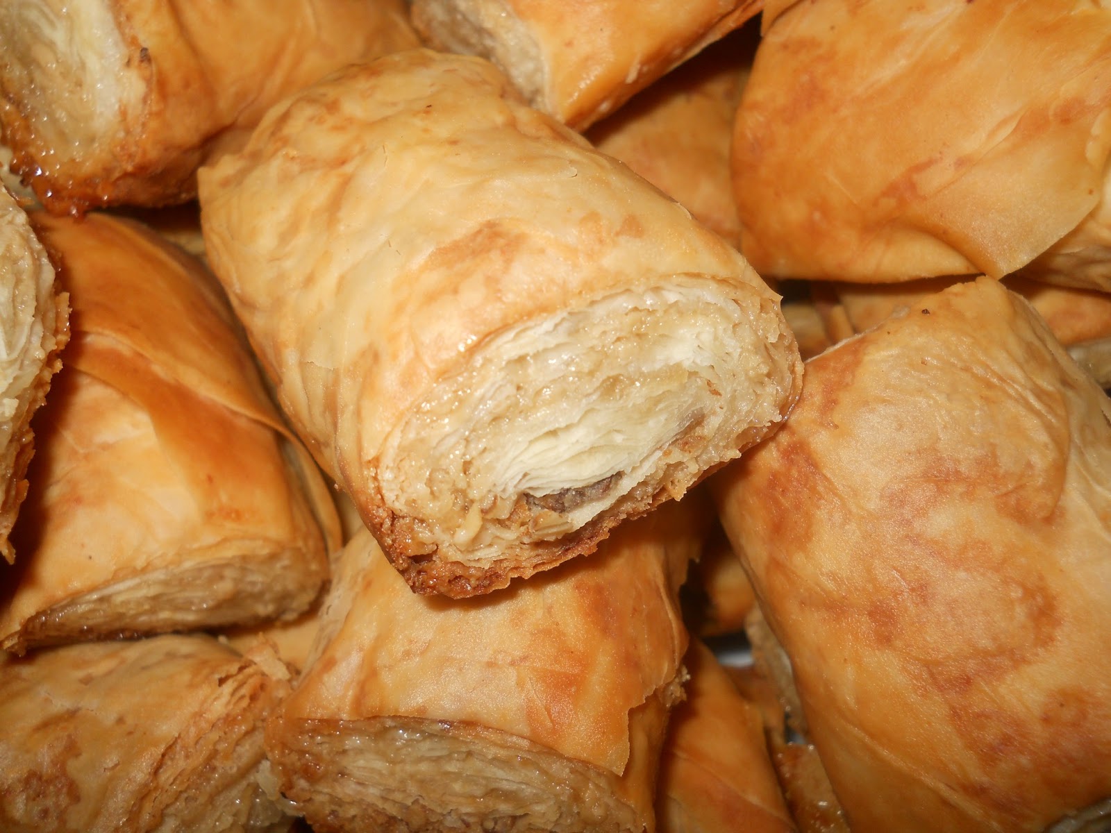 ANNEMİNELİ ÇITIR ÇITIR TAHİNLİ BÖREK