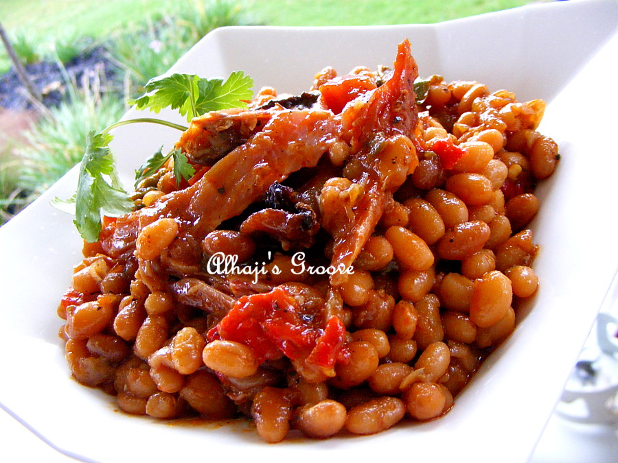 Food and lens Baked beans with smoked turkey.