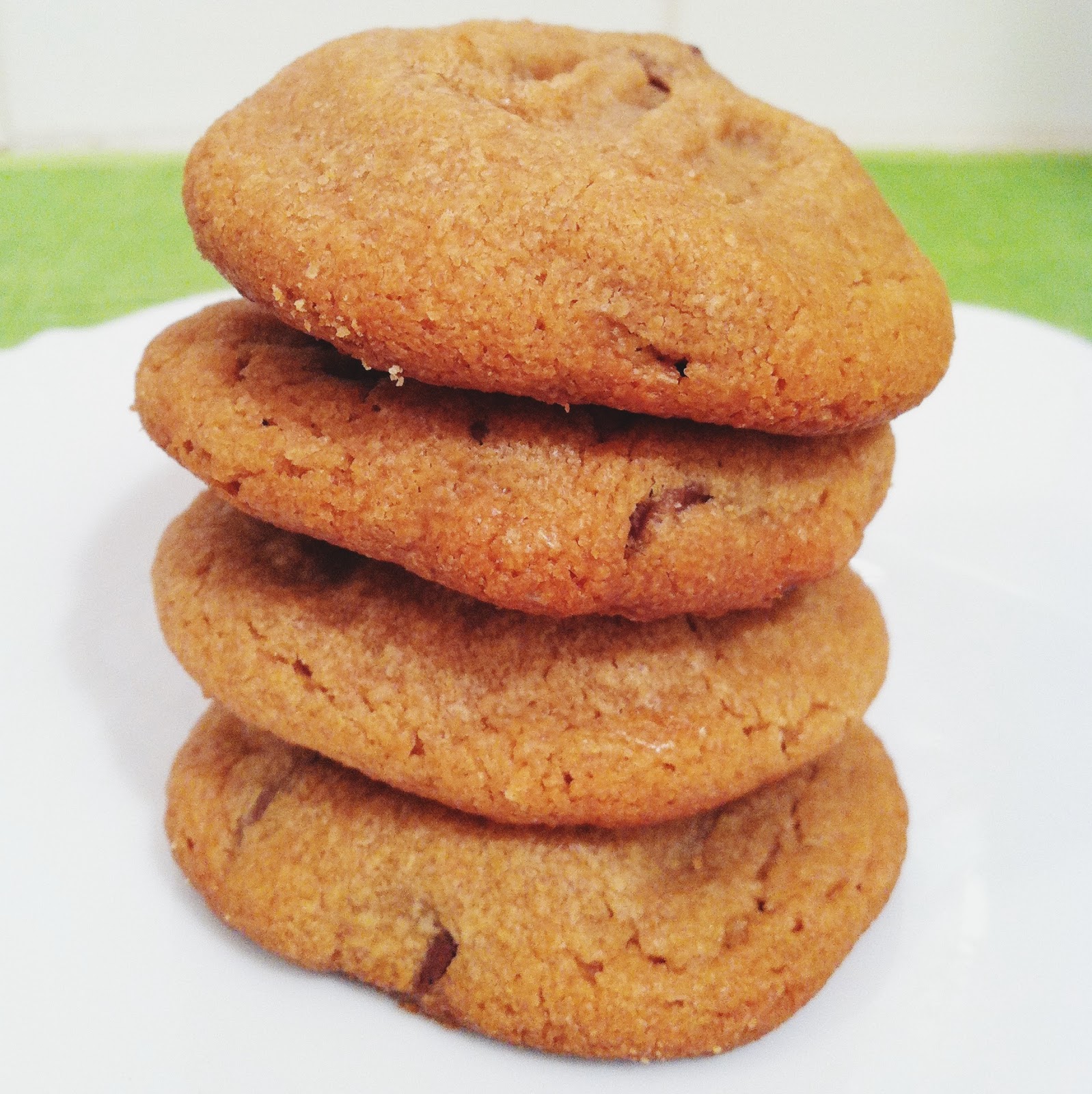 little kitchie easy one bowl peanut butter chocolate chip cookies