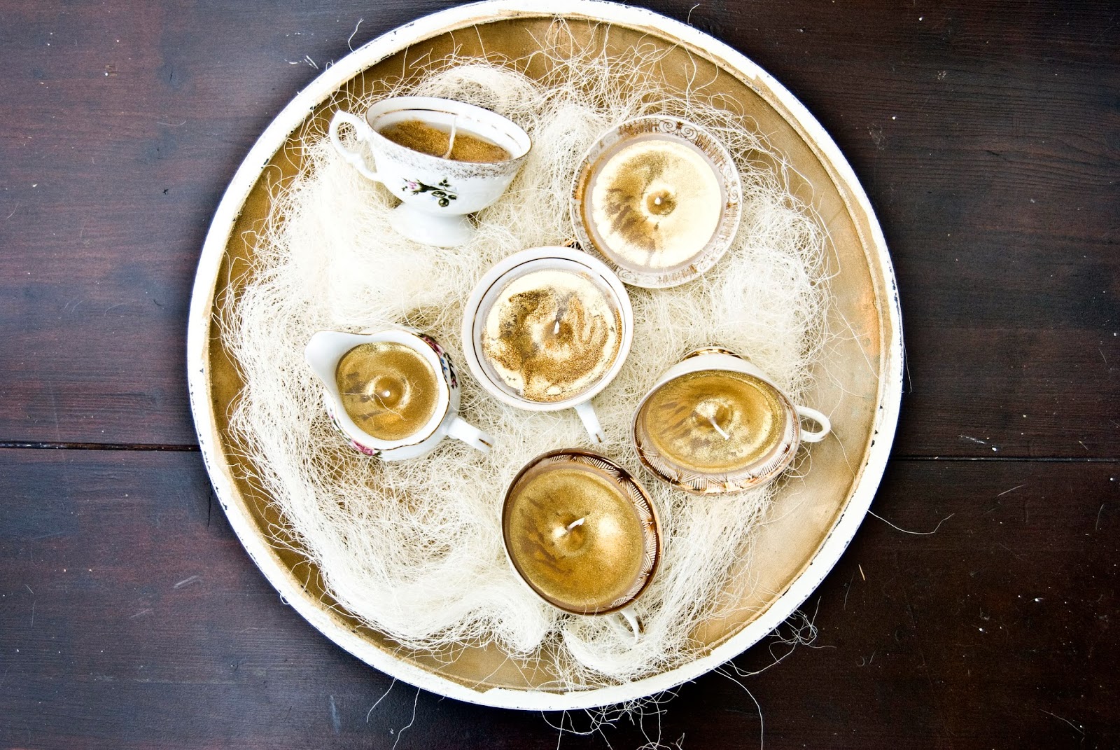 Homemade gold glitter candles! A really sparkly & glittery post;)