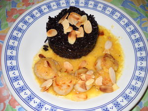 Noix de Saint-Jacques au citron et son riz noir de Camargue