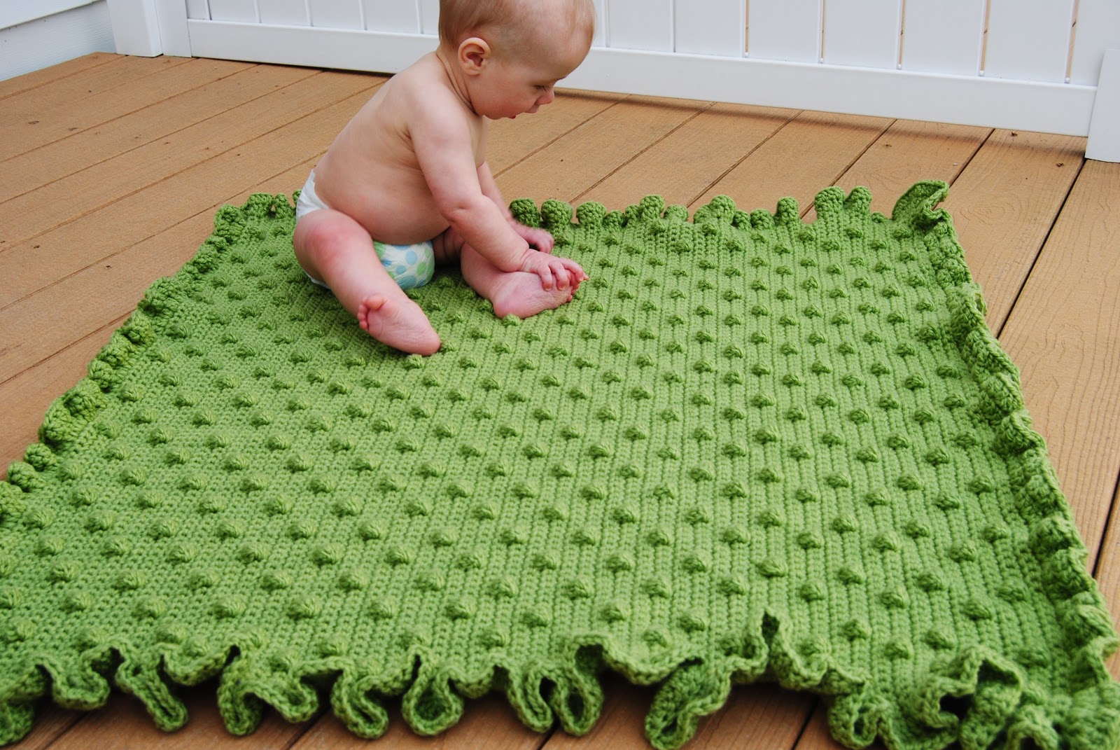 Free Crochet Pattern Ruffles and Dots Baby Blanket Crochet bobble