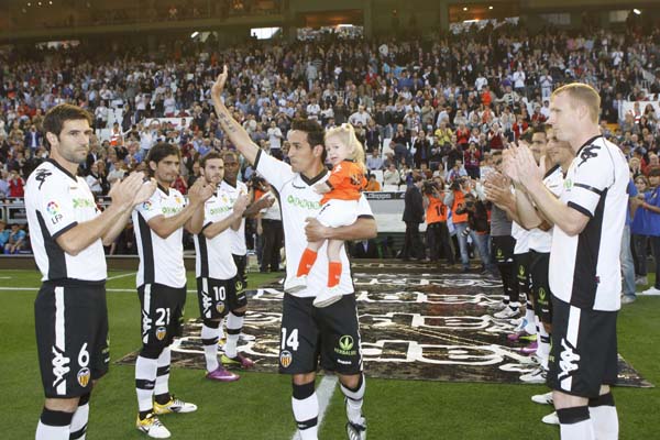 Лига Чемпионов 2010-2011 - Страница 5 Vicente+rodriguez+farewell+to+valencia+cf