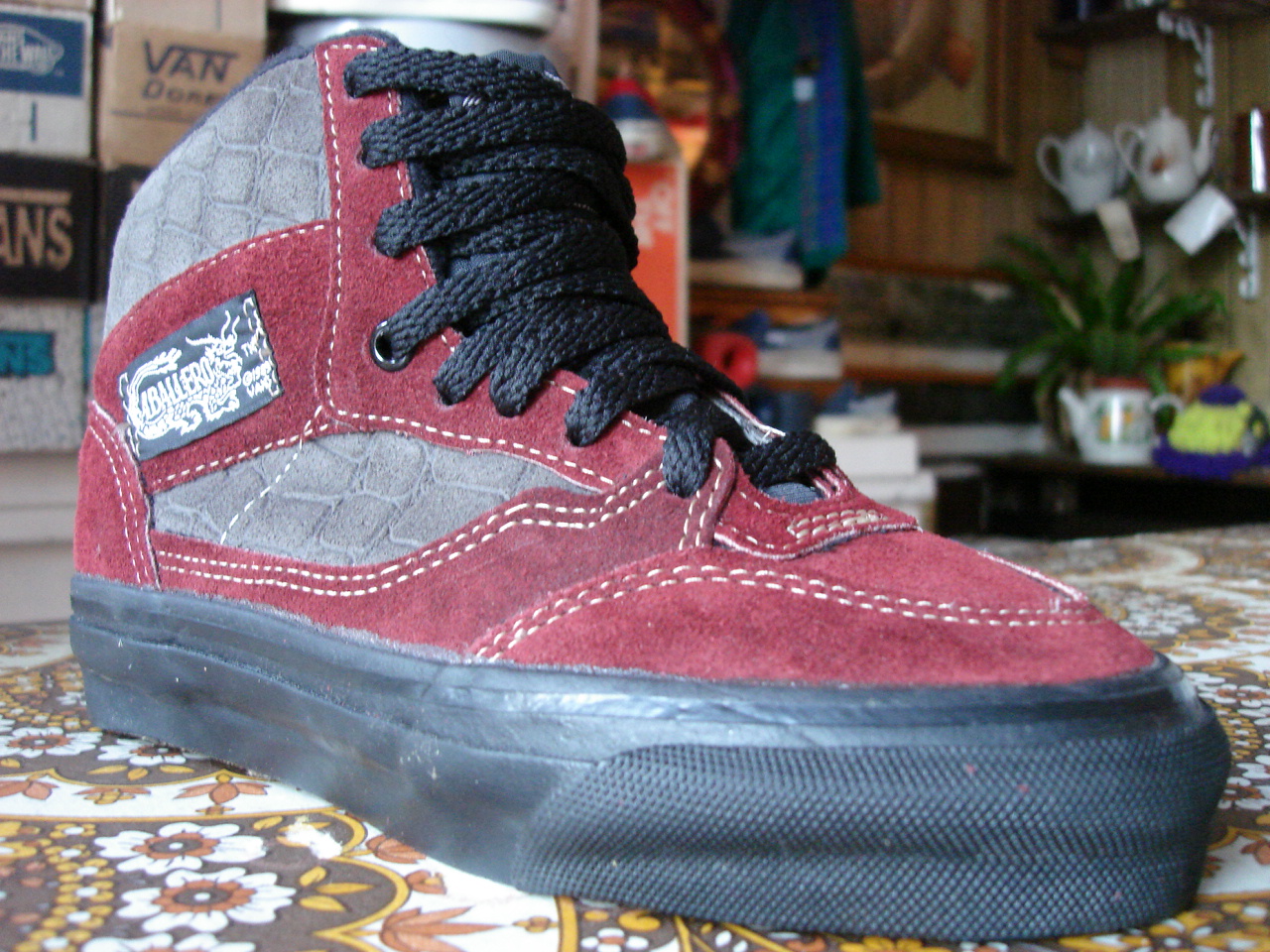 theothersideofthepillow vintage VANS burgandy charcoal