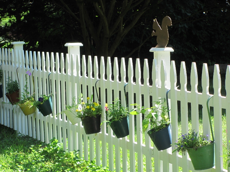 Picket Fence Love Crafts a la mode