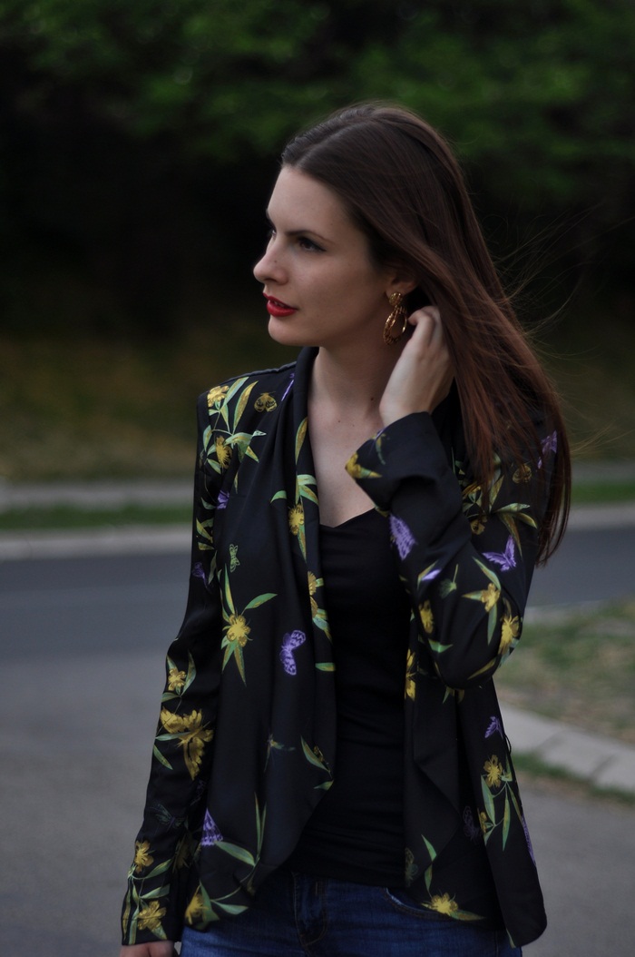 MicroCosmos Chinese, Japanese, dirty knees, look at these