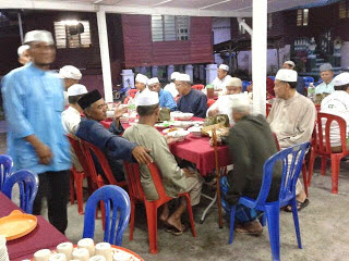 BERBUKA PUASA PERDANA SURAU ASSOBIRIEN, TAMAN SRI RAYA, CHERAS.