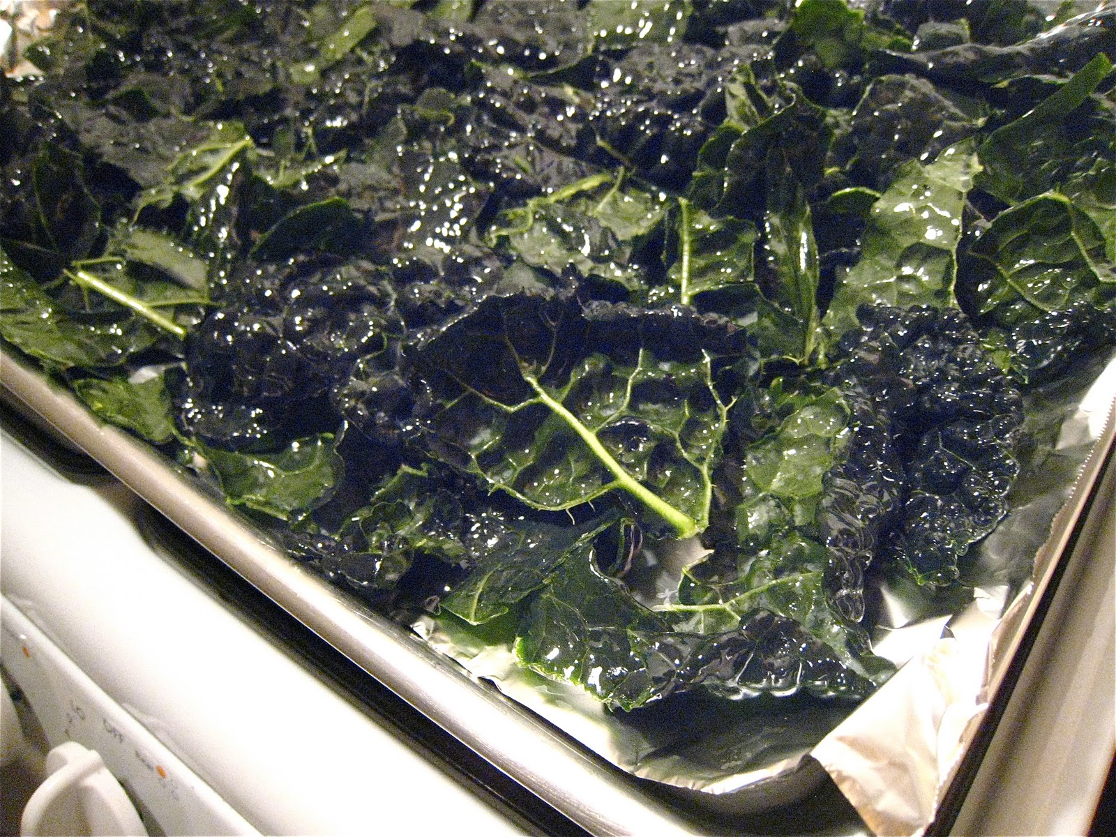 KITCHEN FIDDLER Crispy Kale Chips With Smoked Paprika