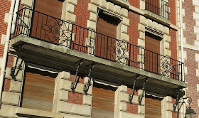 Console métallique décorative du balcon du 8 place Dauphine