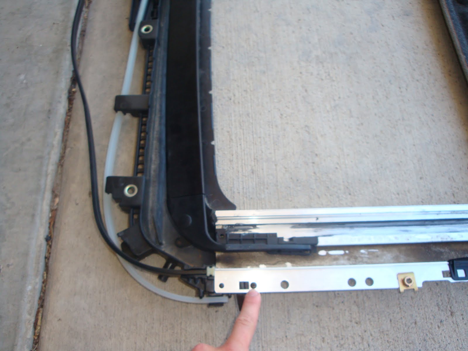 Cheap Fix Pics on removing a sunroof for a 2004 Highlander to replace