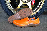  Sepatu Pantofel Kickers Slip On Leather Tan