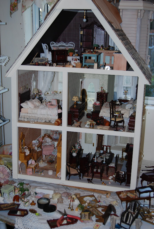 Gammy's Little House Miniature....Tour of the pink room prettiness!