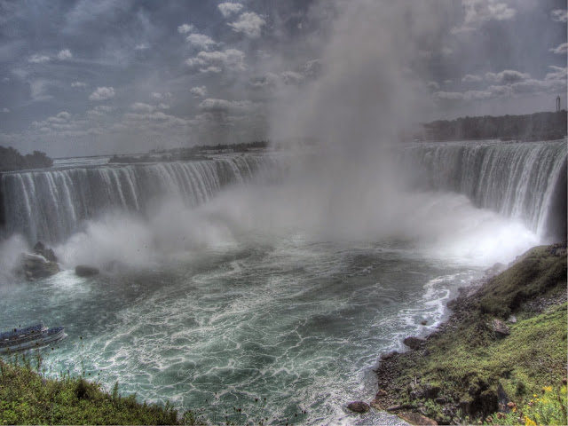 Niagara Falls Horseshoe (Canadian) Falls and Maid of the Mist