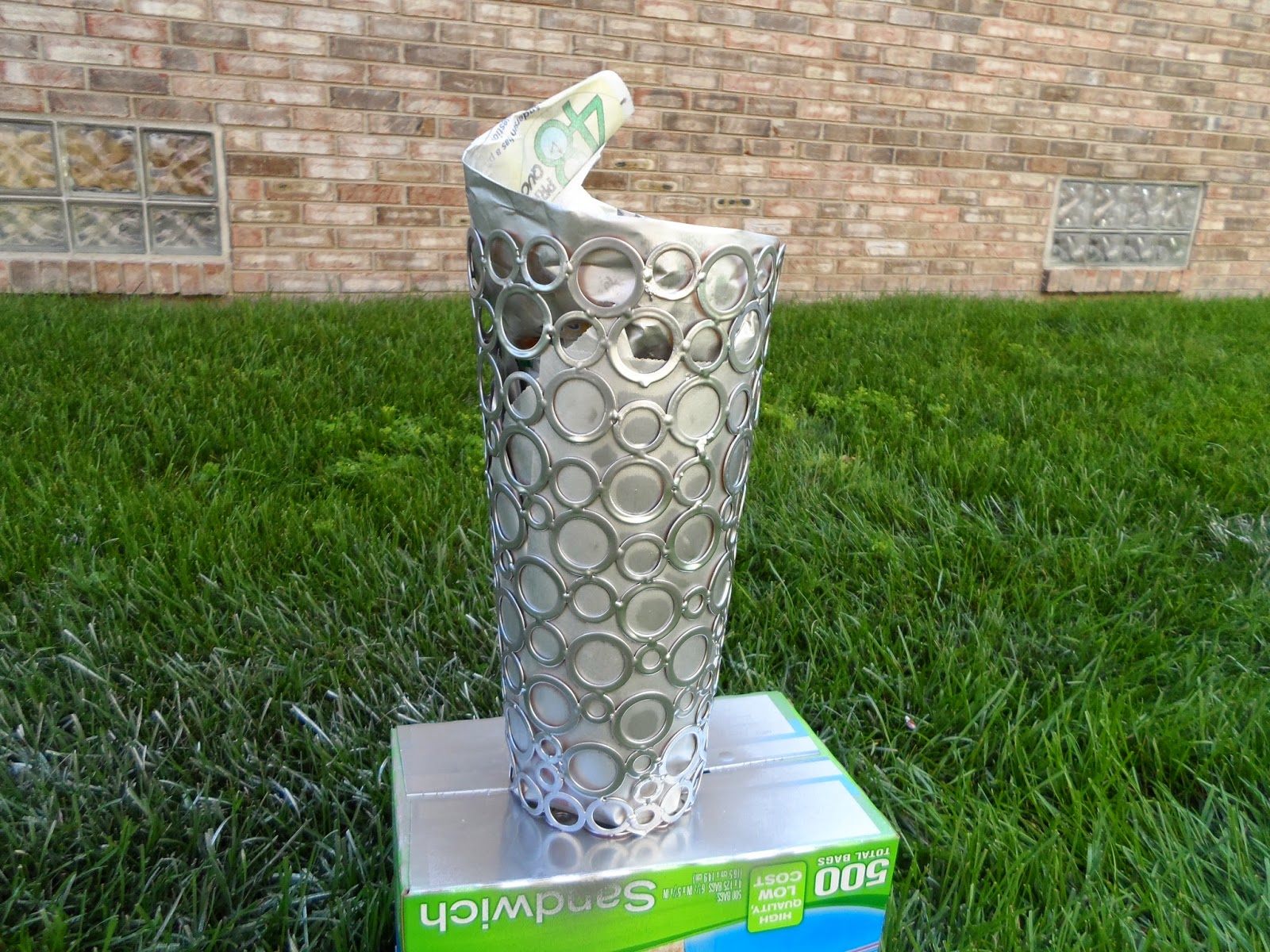 Garage ale GrOOve Metal Vase Transformed By Spray Paint