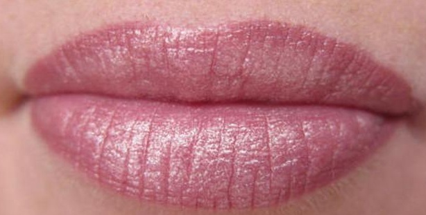 Shopaholic By Yvonne Mac Glitter And Ice Lipstick Whirls Twirls Bilder Swatch