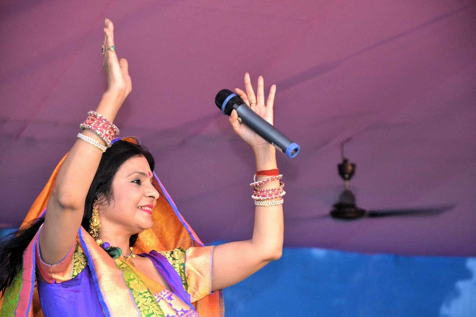 Malini Awasthi bhojpuri top singer