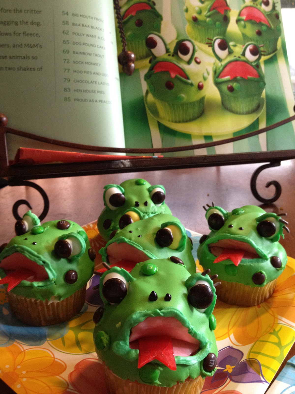 Buried by Books Romance and Mystery Reviews Frog Cupcakes! From