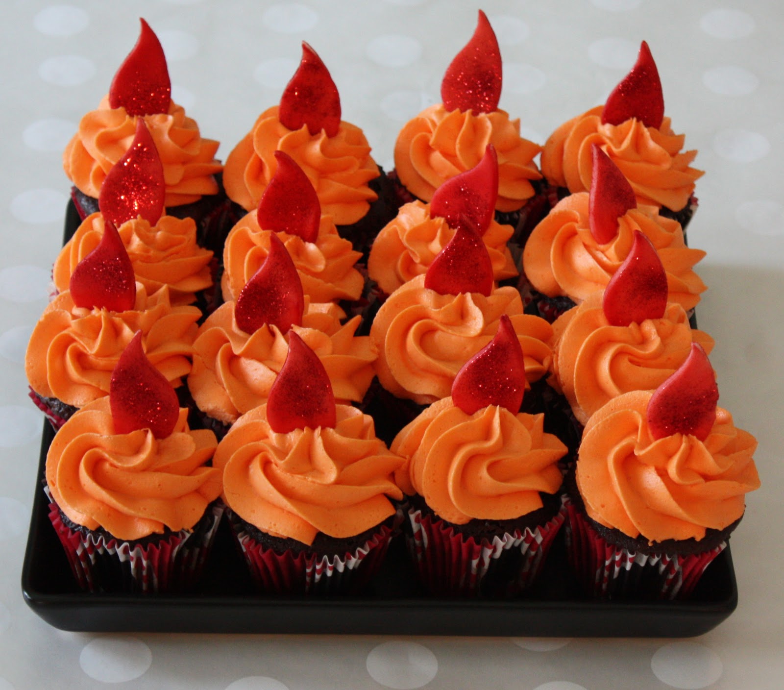  HOT LAVA CUPCAKES