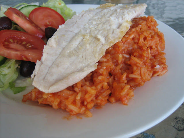 Grilled fish with red rice (Rice in tomato sauce)