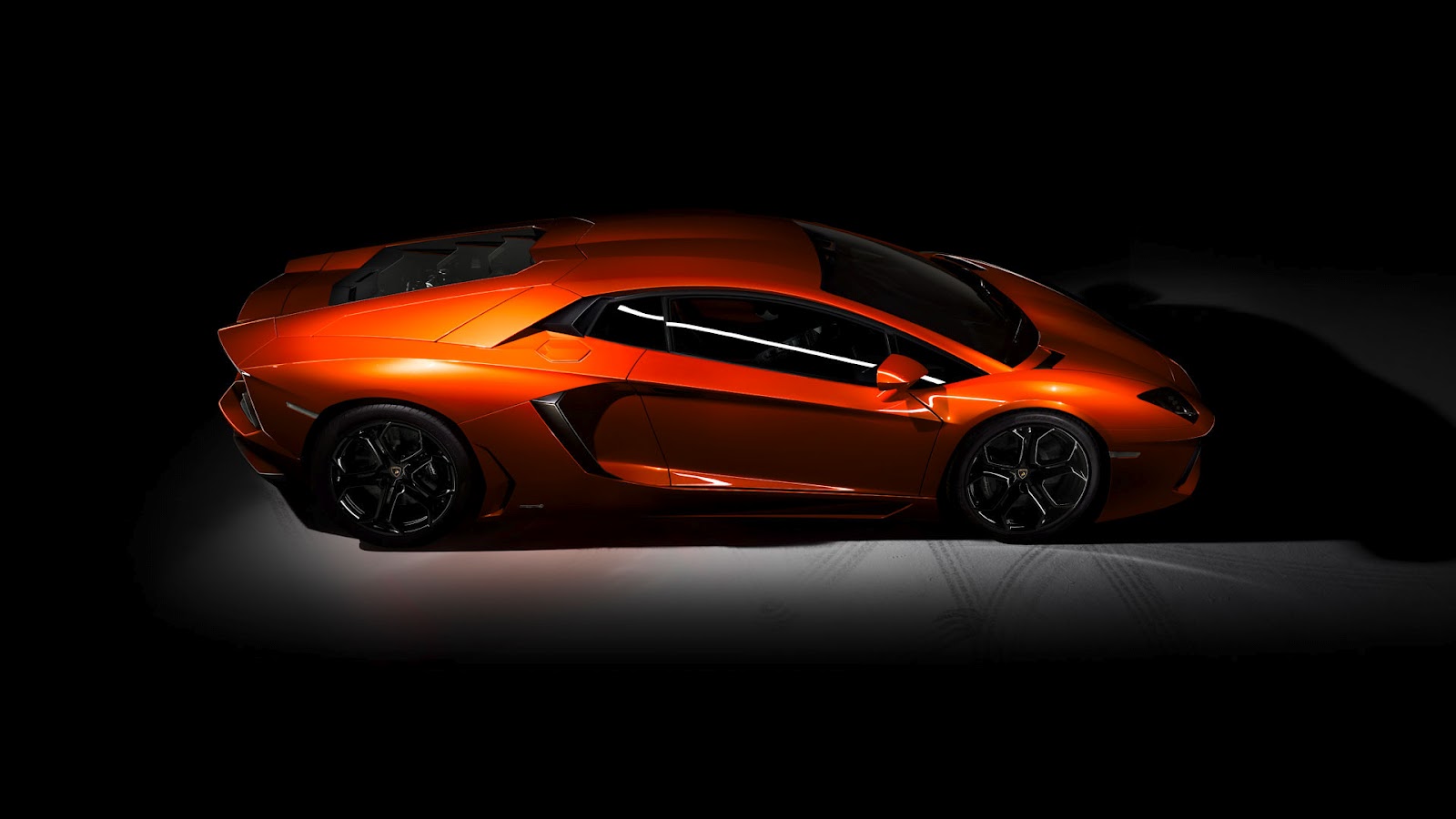 http://1.bp.blogspot.com/-85U7etR7i-o/T4cPOta0VJI/AAAAAAAAb3Q/cLk2b46uQpw/s1600/lamborghini_aventador_lp_700_4_2012_hd_wallpaper+(1).jpg