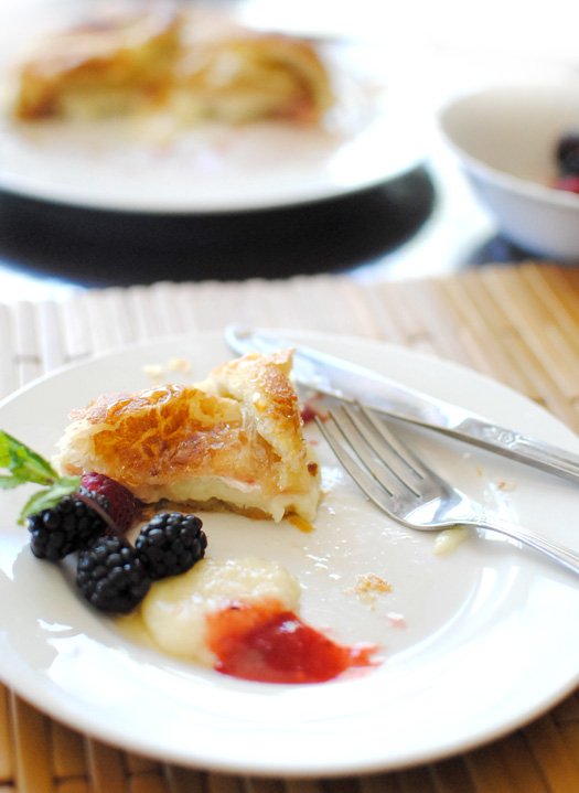 thebakedbeen baked brie with mintstrawberry jam