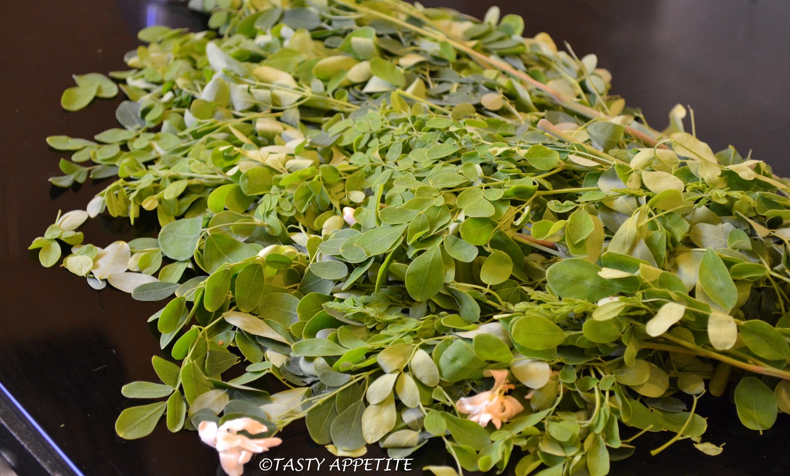 Murungai Keerai Poriyal / Drumstick Leaves Poriyal / Step by Step