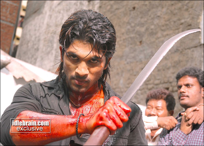 Desamuduru - Movie Stills (Source:idlebrain.com) | Allu Arjun Gallery