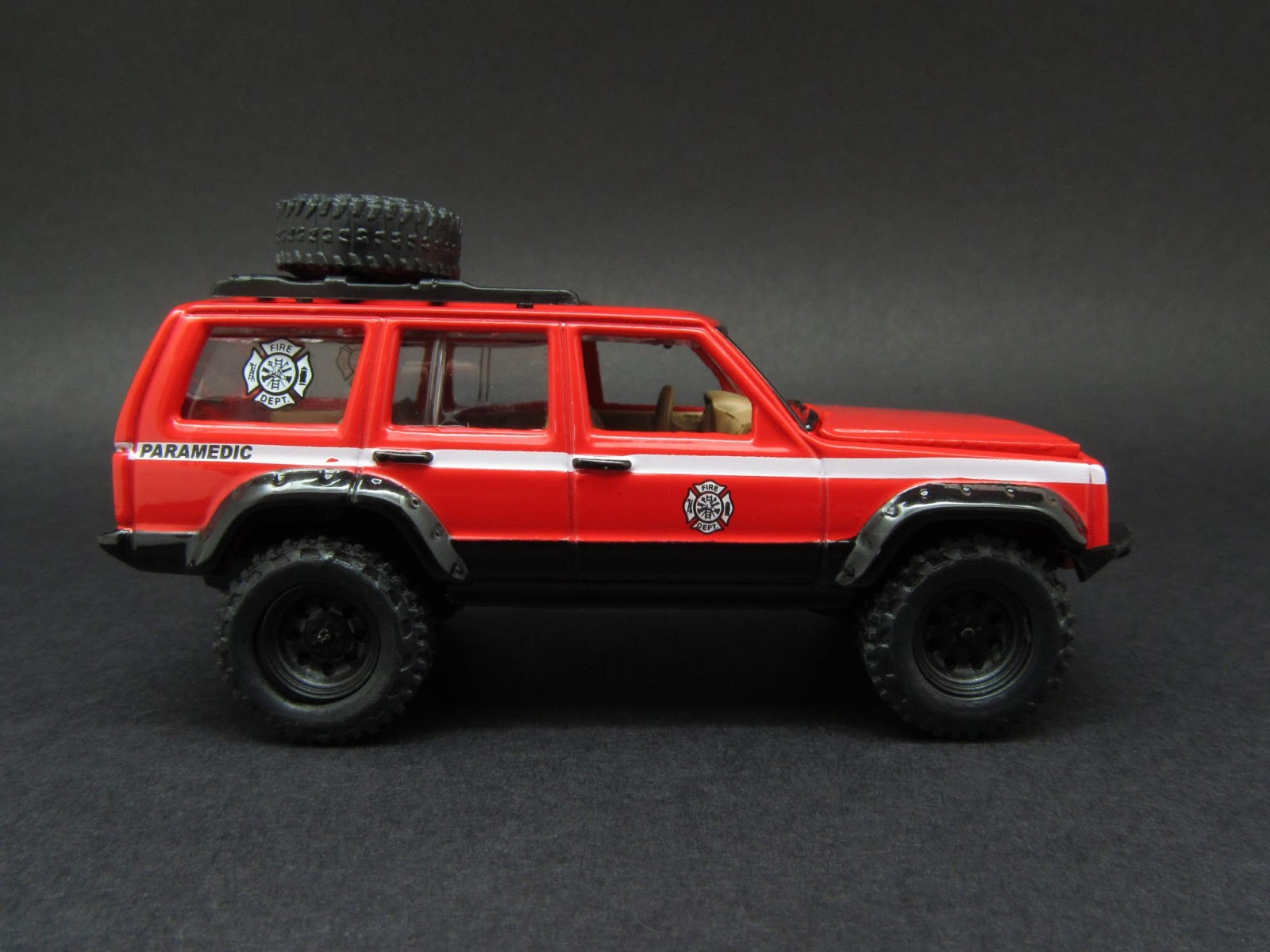 Diecast Hobbist Jeep Cherokee